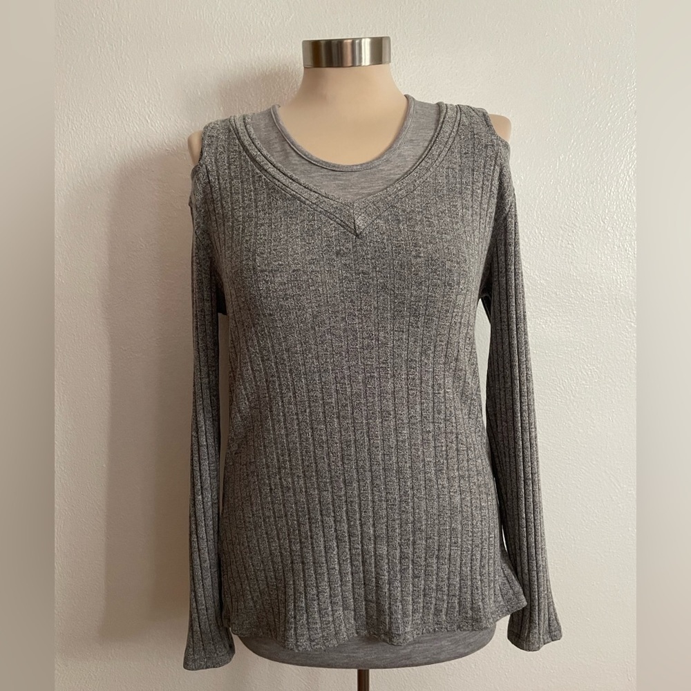 Gray Cold Shoulder Ribbed Sweater Size Small - Picture 6 of 6